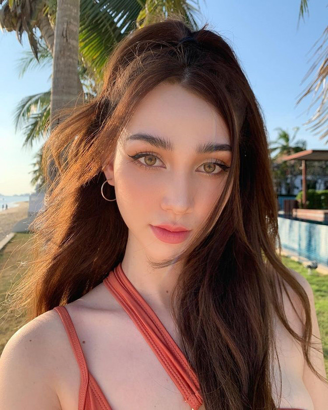 Sophie Jacquier là hot girl nổi tiếng ở xứ sở Chùa Vàng, cô nàng 9x sở hữu nét đẹp pha trộn Đông - Tây khi có cha là người Thái Lan, mẹ là người Pháp.