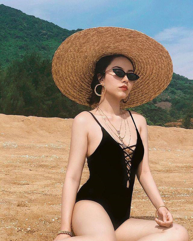 Hà Trúc sở hữu phong cách khá đa dạng, lúc cá tính khi nữ tính lại cũng không kém phần quyến rũ.