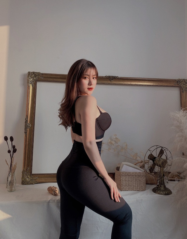 Trang cá nhân của Thanh Hải đăng tải khá nhiều hình ảnh thời trang quyến rũ.