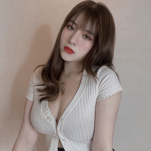 Đặc biệt nhất chính là vòng 3 của cô cực kỳ ấn tượng hơn 1 mét, được ví là "điểm vàng" vóc dáng nhiều người mơ ước.