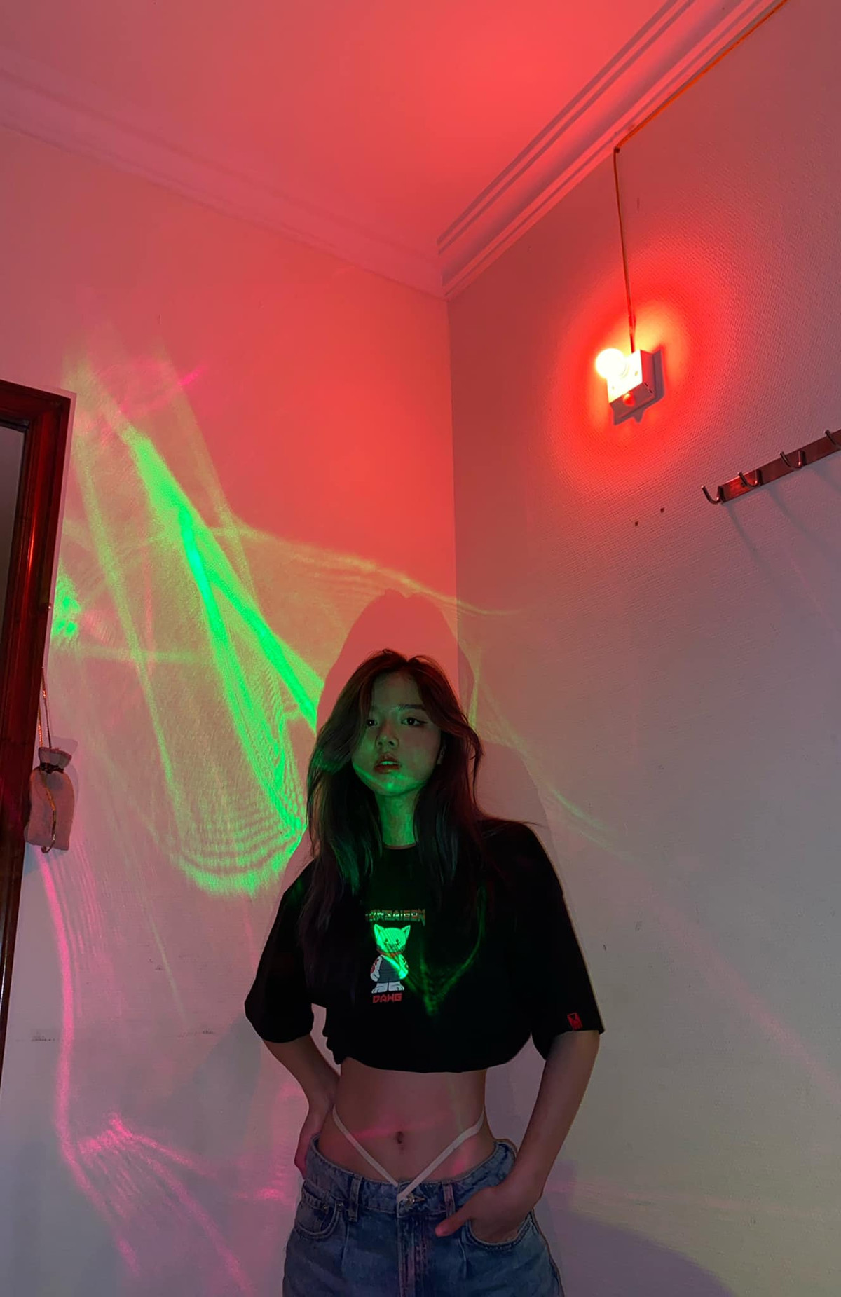 Gần đây Phan Hằng thường xuyên khoe vòng eo săn chắc, gợi cảm trong các shoot hình chia sẻ trên mạng xã hội.