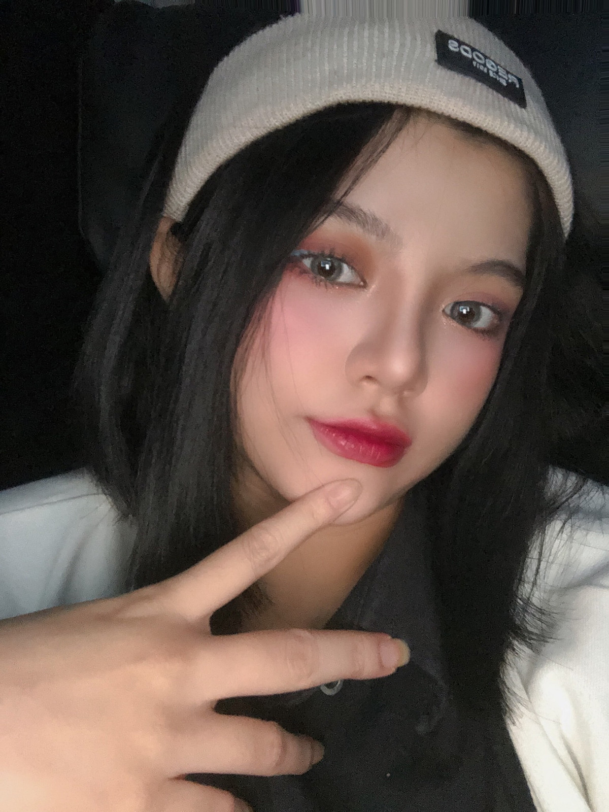 Cô nàng cũng rất chăm chỉ đăng tải hình ảnh của bản thân lên trang cá nhân.