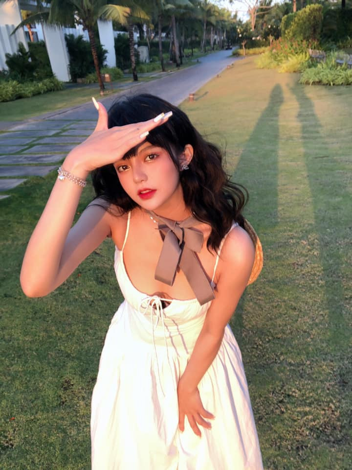 Hiện tại, cô nàng đang ngày ngày trau dồi cho bản thân những kiến thức về làm đẹp, học hỏi thêm nhiều kiểu makeup của các chị beauty blogger ở nước ngoài khác để có thêm kinh nghiệm.