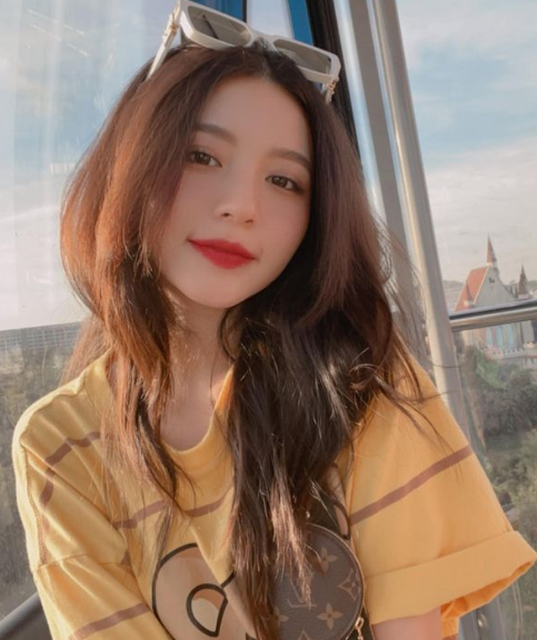 Hiện tại, Bâu sở hữu hơn 400.000 lượt theo dõi trên Instagram dù không tham gia bất kỳ hoạt động nghệ thuật nào.