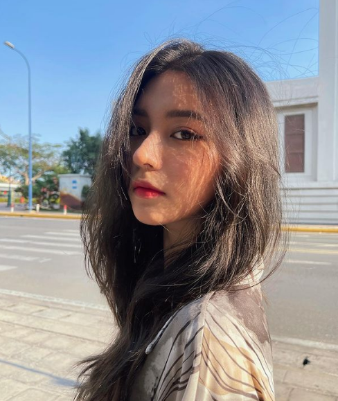 Không chỉ sở hữu gương mặt xinh đẹp, Bâu còn khiến dân mạng "mê mẩn" vóc dáng thon thả, quyến rũ chẳng hề thua người đẹp nào.