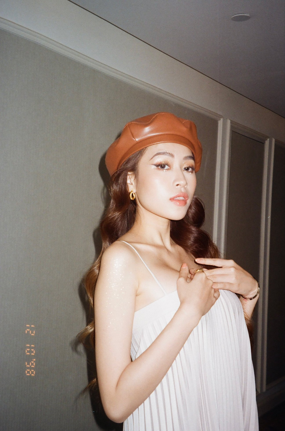 Nhiều cư dân mạng không ngừng xôn xao về pha "biến hình" của Nguyên Newin. Đa phần các bình luận đều khen ngợi vẻ ngoài xinh xắn của cô nàng, một số khác lại quan tâm hỏi han nhắc nhở Nguyên chăm sóc sức khỏe, bớt công việc lại để luôn xinh tươi.