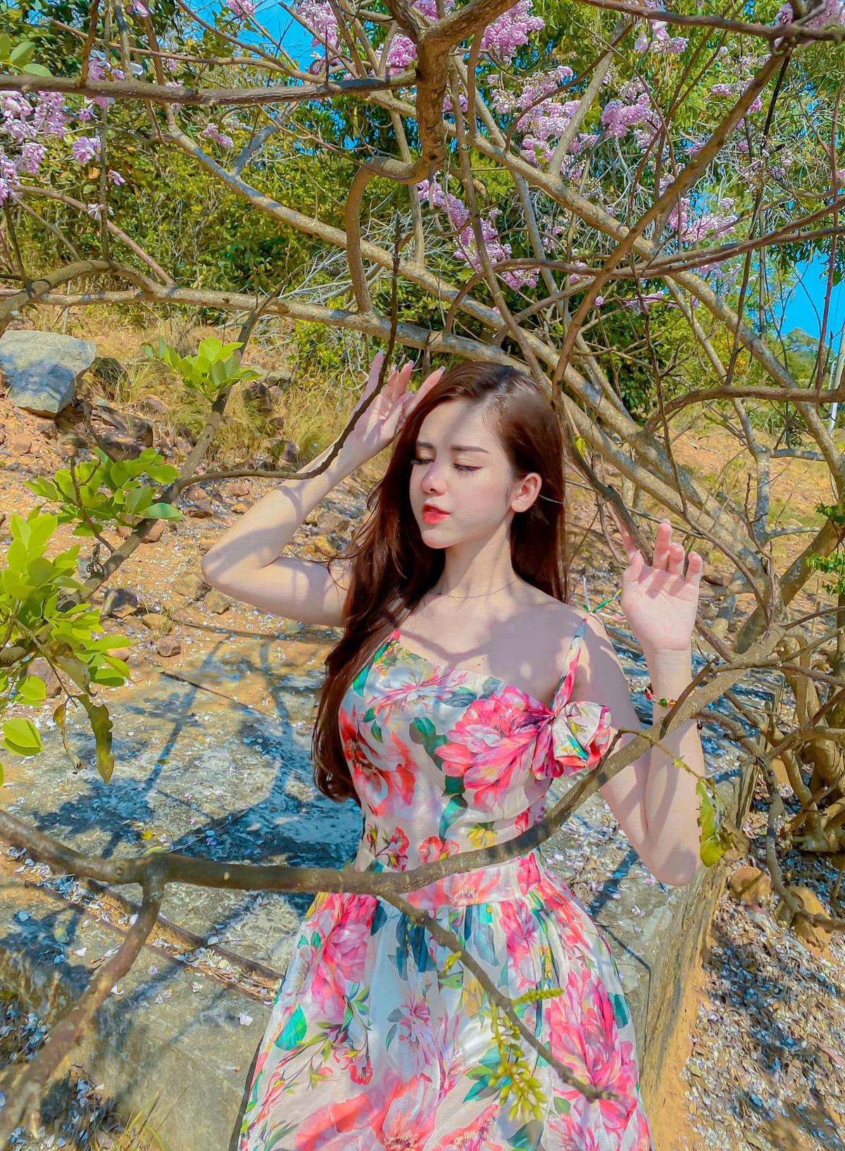 Bắt đầu từ tháng 9/2020 cả hai đã vướng tin đồn hôn nhân trục trặc khi không còn đăng ảnh bên nhau, không follow hay kết bạn với nhau trên các nền tảng mạng xã hội.