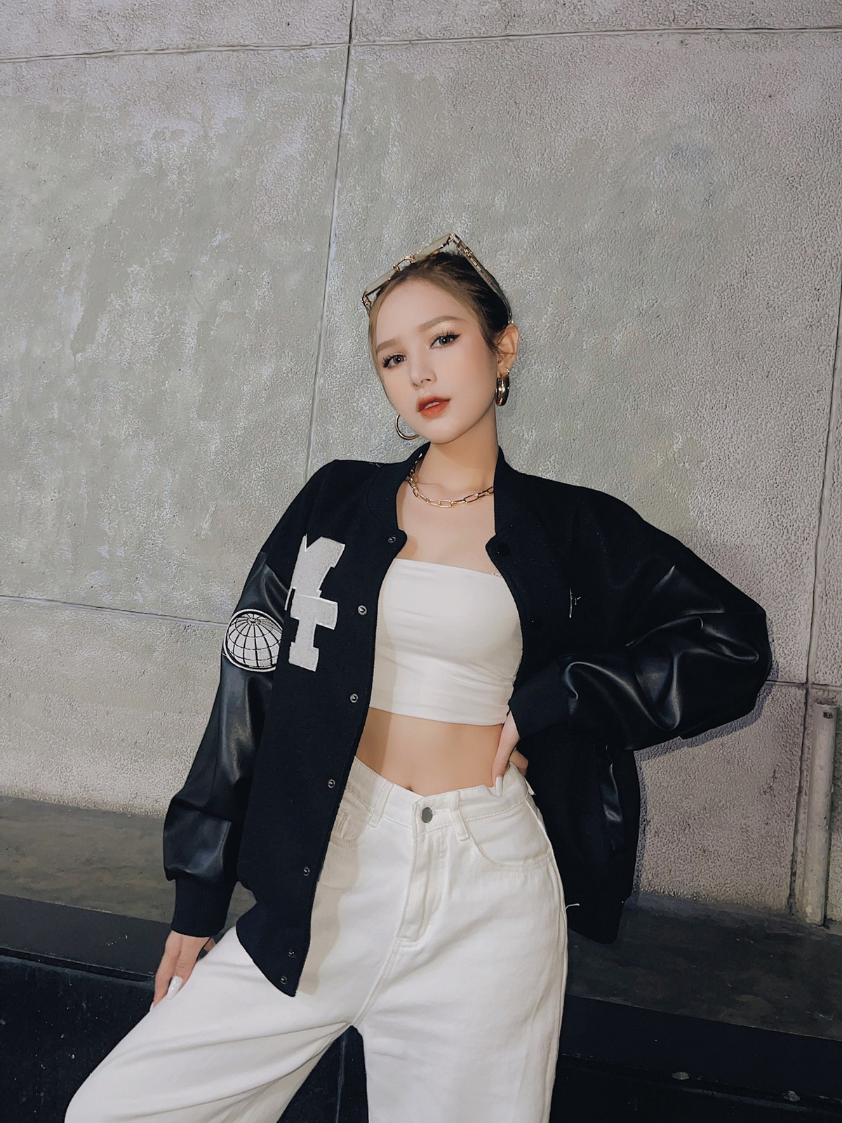 Sau "đám cưới thế kỷ", Xoài Non và chồng chuyển về sống tại một tòa nhà đắt giá bậc nhất TP HCM.