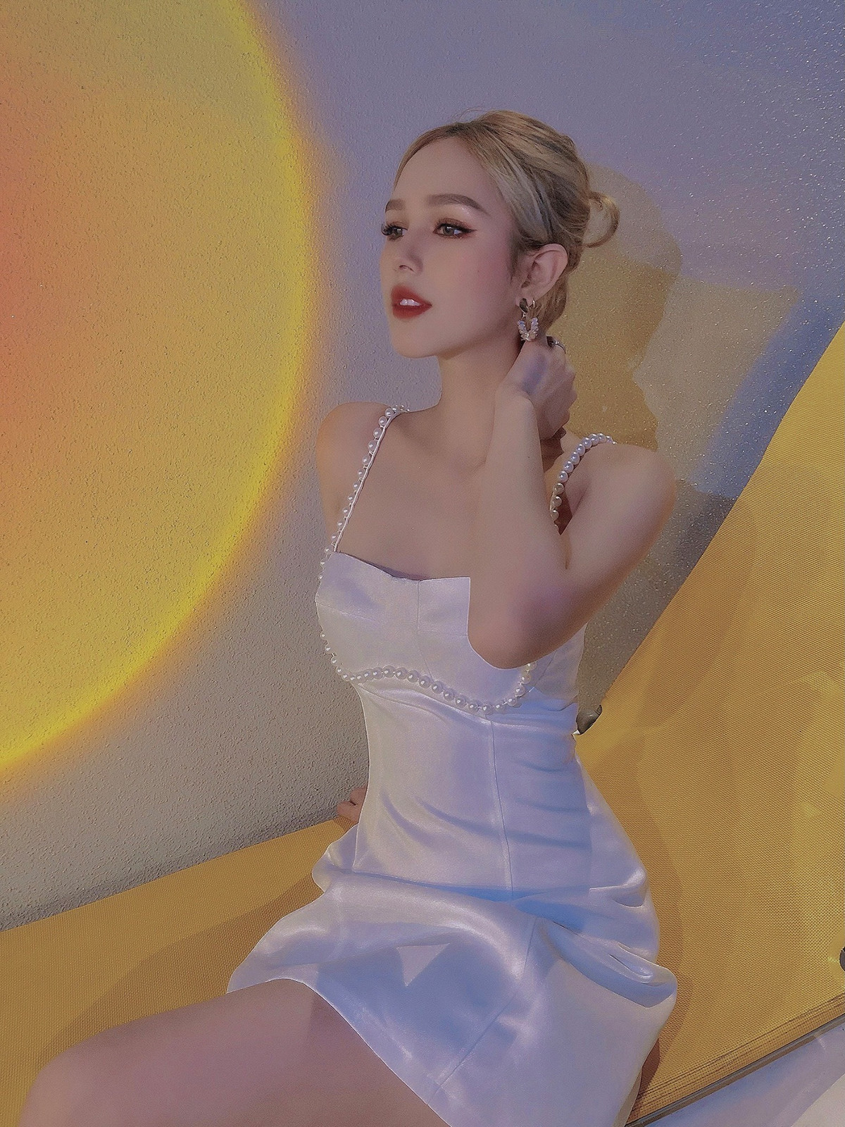 Trước đó, hot girl sinh năm 2002 từng bị cư dân mạng đàm tiếu về việc lấy chồng giàu để "đào mỏ".