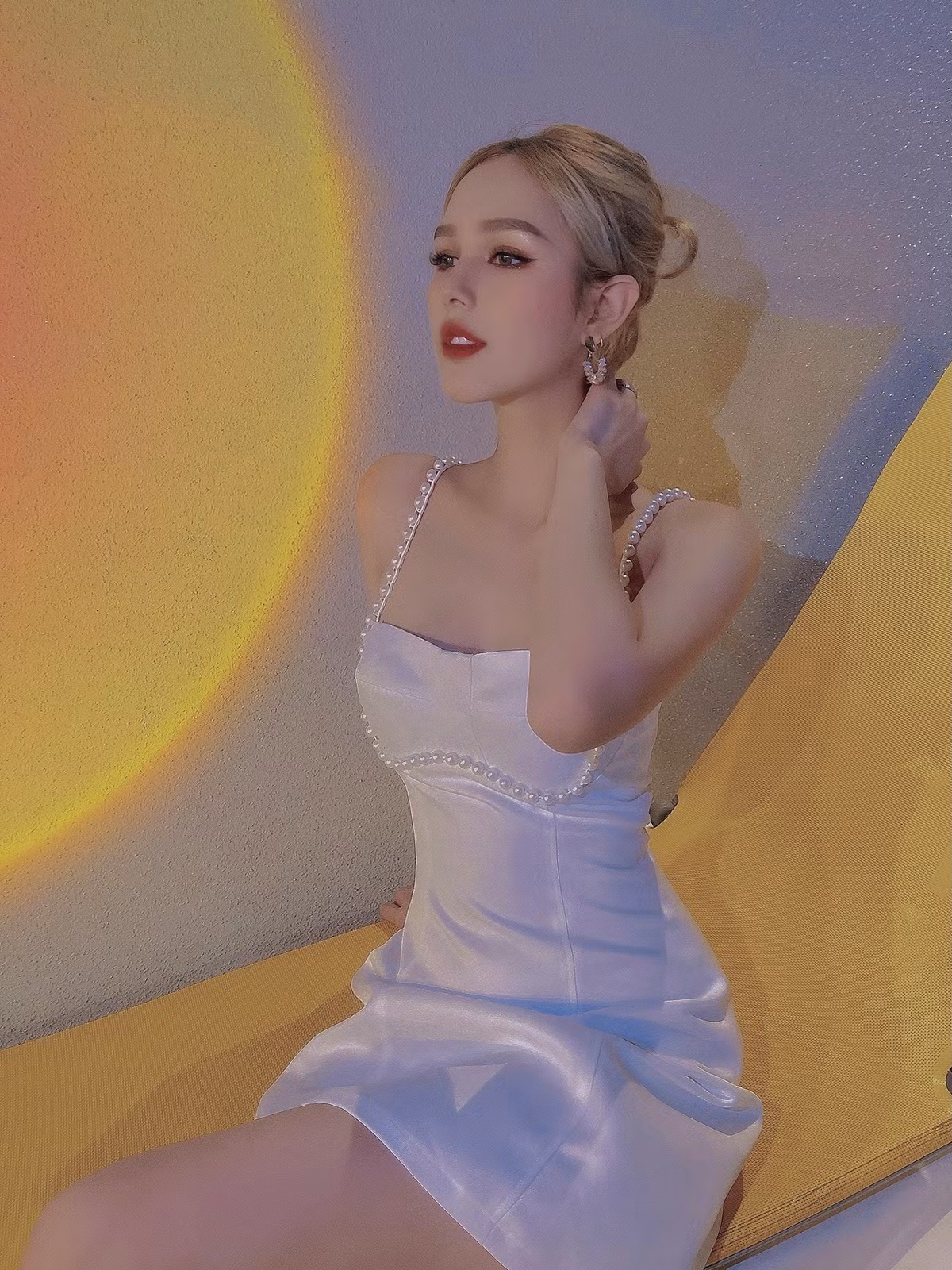 Trước đó, hot girl sinh năm 2002 từng bị cư dân mạng đàm tiếu về việc lấy chồng giàu để "đào mỏ".