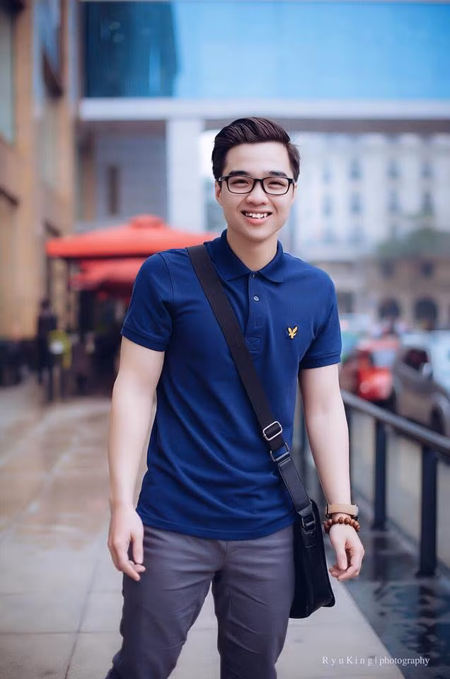 Tun Phạm là TikToker đẹp trai và nổi tiếng với những màn đối đáp "chua ngoa, đanh đá" trong vlog của mình được nhiều người vô cùng chú ý.