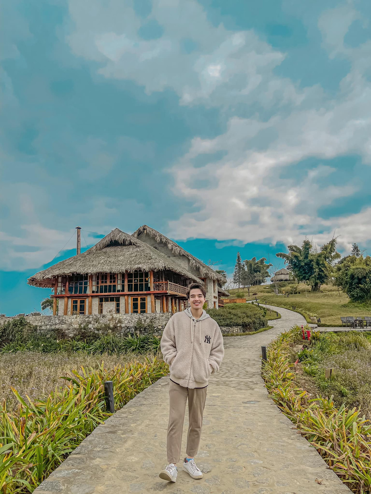 Tun Phạm hiện vẫn đang phát triển kênh TikTok với 2,3 triệu người theo dõi, những clip cosplay mẹ của Tun vẫn luôn là món ăn tinh thần của cư dân mạng.