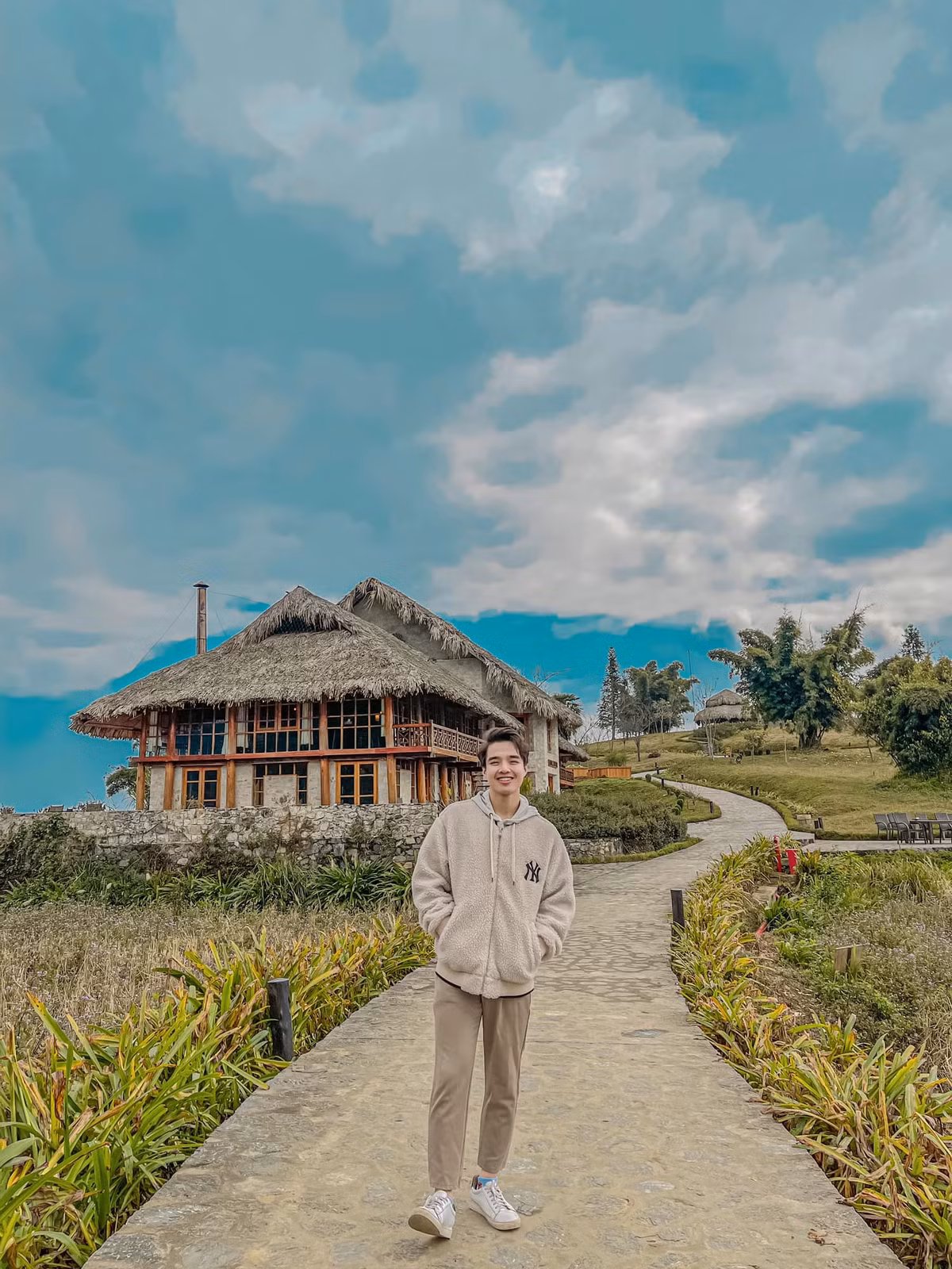 Tun Phạm hiện vẫn đang phát triển kênh TikTok với 2,3 triệu người theo dõi, những clip cosplay mẹ của Tun vẫn luôn là món ăn tinh thần của cư dân mạng.