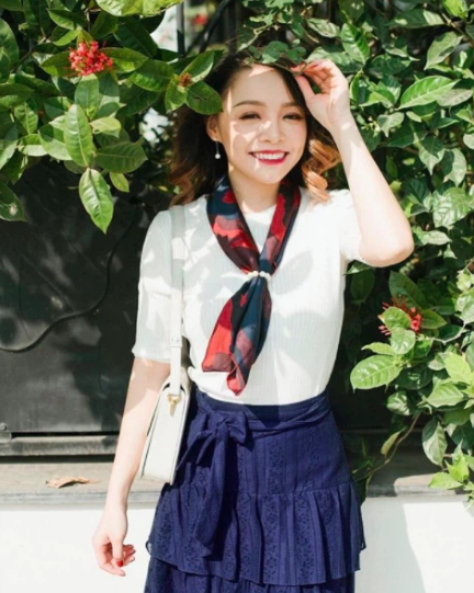 Cô từng là du học sinh Mỹ và từng có thời gian làm quản lý sự kiện online. Với xuất thân là một du học sinh, cô thường chia sẻ cảm giác lần đầu đặt chân đến nước Mỹ với người khác.