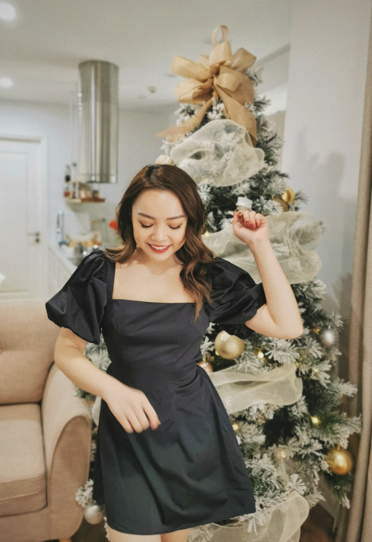 Ngoài các video về làm đẹp, Trinh Phạm cũng dành thời gian cho các vdeo giải đáp thắc mắc dành cho học sinh sinh viên có nhu cầu tìm hiểu về du học.