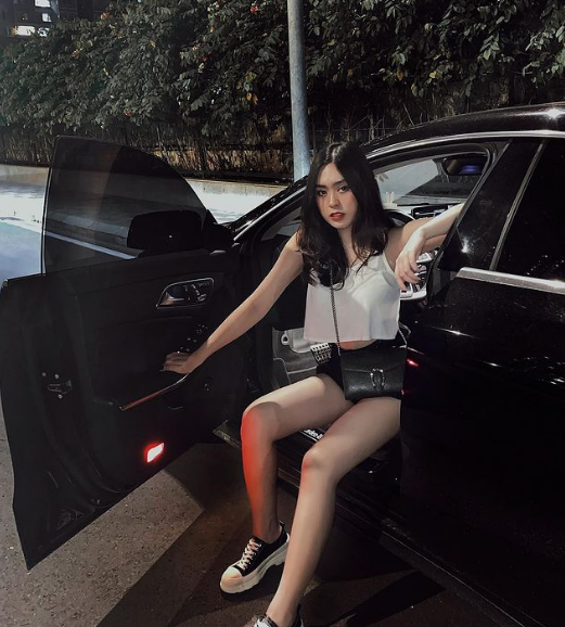 Không hổ danh tiểu thư trường con nhà giàu, "đường đua" thời trang của Bell Nguyễn luôn phong phú và mãn nhãn người nhìn. Ảnh: FBNV