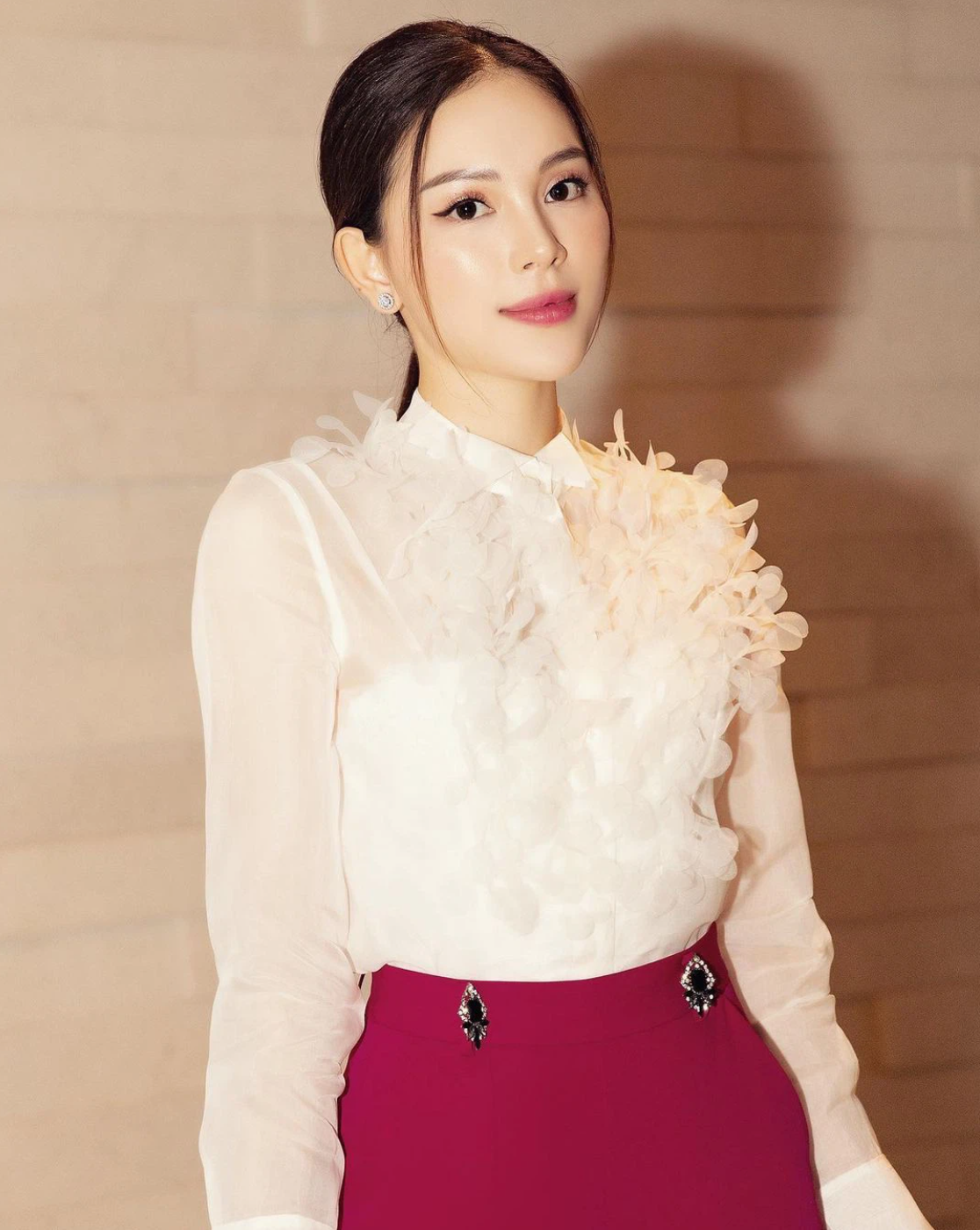 Ngoài những bức ảnh xinh đẹp của cá nhân, Linh Rin cũng thường xuyên chia sẻ những khoảnh khắc thân mật với người yêu là con trai tỷ phú Johnathan Hạnh Nguyễn.