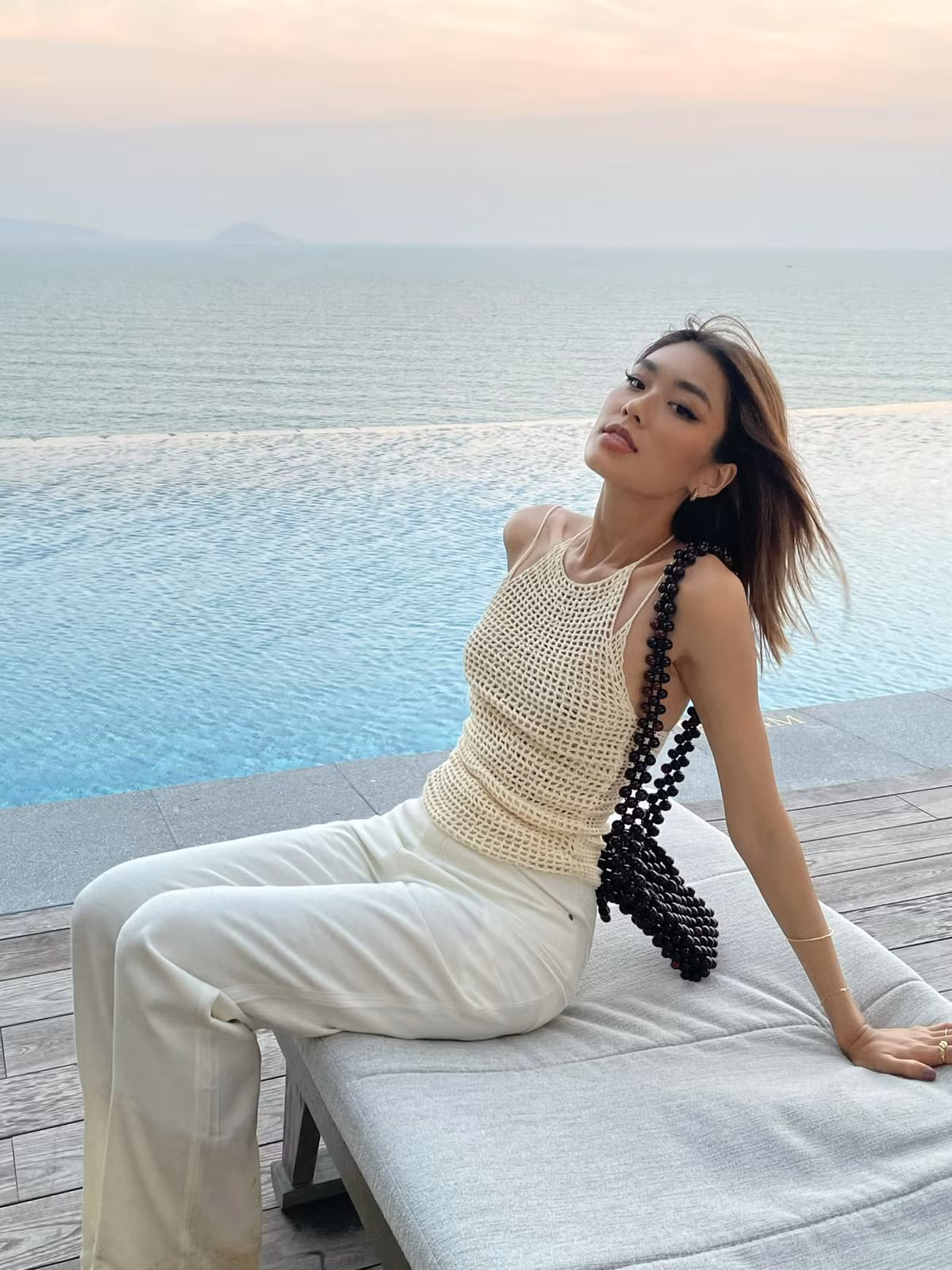 Rich kid Thảo Nhi Lê là một cái tên quen thuộc trên mạng xã hội. Cô nàng là tiểu thư con nhà giàu, cô còn sở hữu vẻ ngoài xinh đẹp, năng động và hiện đại.