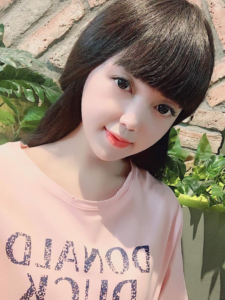 Sau nhiều cuộc phẫu thuật đau đớn để thực hiện ước mơ trở thành con gái, Giang hiện tại đã sở hữu ngoại hình không khác gì những nàng hot girl nổi đình đám hiện tại.