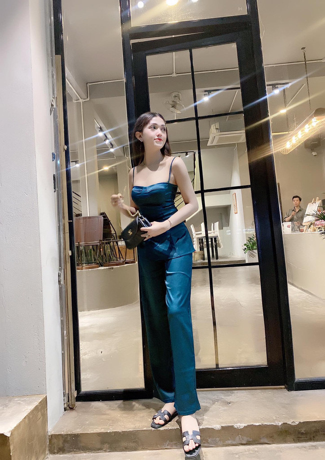 Từ sau khi chuyển giới, cuộc sống của Giang có nhiều thay đổi tích cực hơn. Công việc buôn bán riêng và làm mẫu ảnh cũng giúp cô có thu nhập để trang trải cuộc sống.