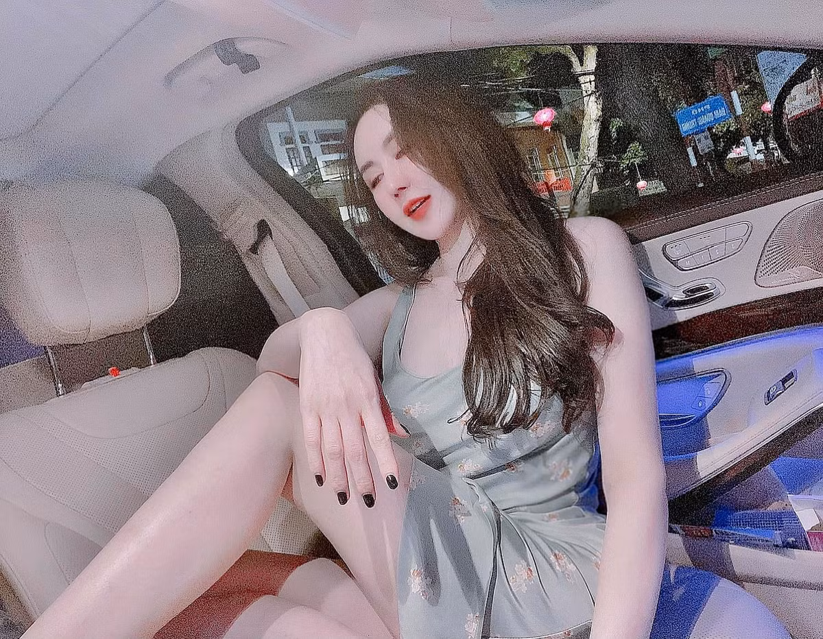 Hiện tại, cô đang hạnh phúc bên người chồng thứ 3 và làm công việc kinh doanh mỹ phẩm.