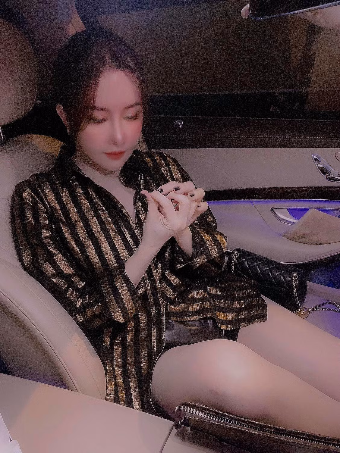 Không giống như nhiều hot girl khác, Chu Hằng khá thẳng thắn trong những chia sẻ của mình trên MXH.