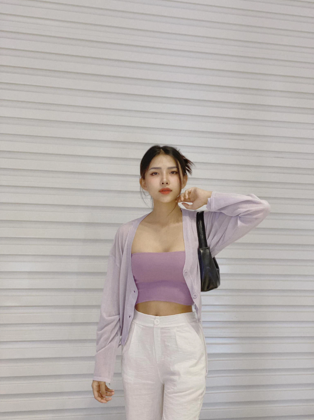 Ở tuổi 27 tuổi, Khánh Vy đã có cuộc sống vật chất đầy đủ. Cô độc lập về kinh tế, tự chủ mua nhà bằng tiền kinh doanh online của mình. Ảnh: FBNV, Tổng hợp