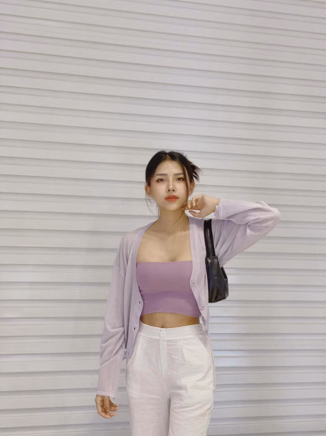 Ở tuổi 27 tuổi, Khánh Vy đã có cuộc sống vật chất đầy đủ. Cô độc lập về kinh tế, tự chủ mua nhà bằng tiền kinh doanh online của mình. Ảnh: FBNV, Tổng hợp