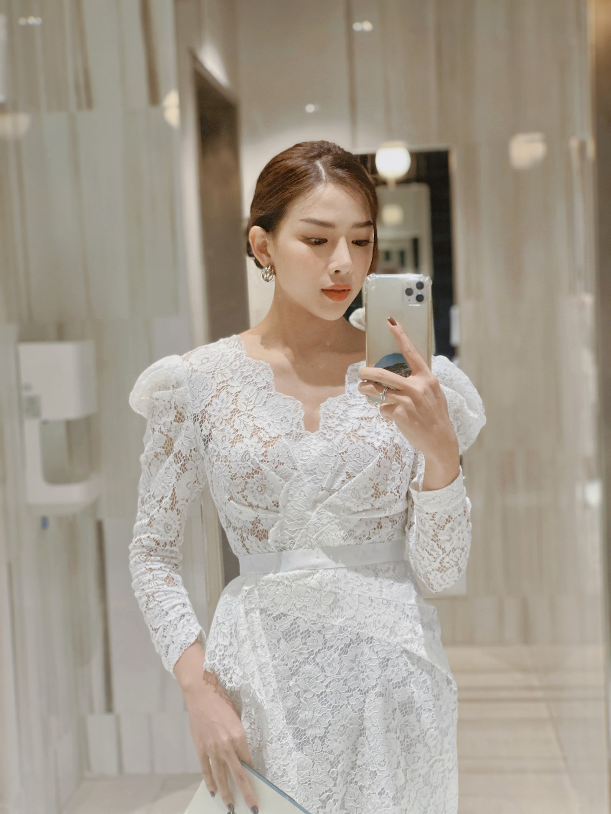 Khánh Vy sở hữu 3 vòng nóng bỏng, chiều cao ấn tượng và khuôn mặt vô cùng xinh đẹp.