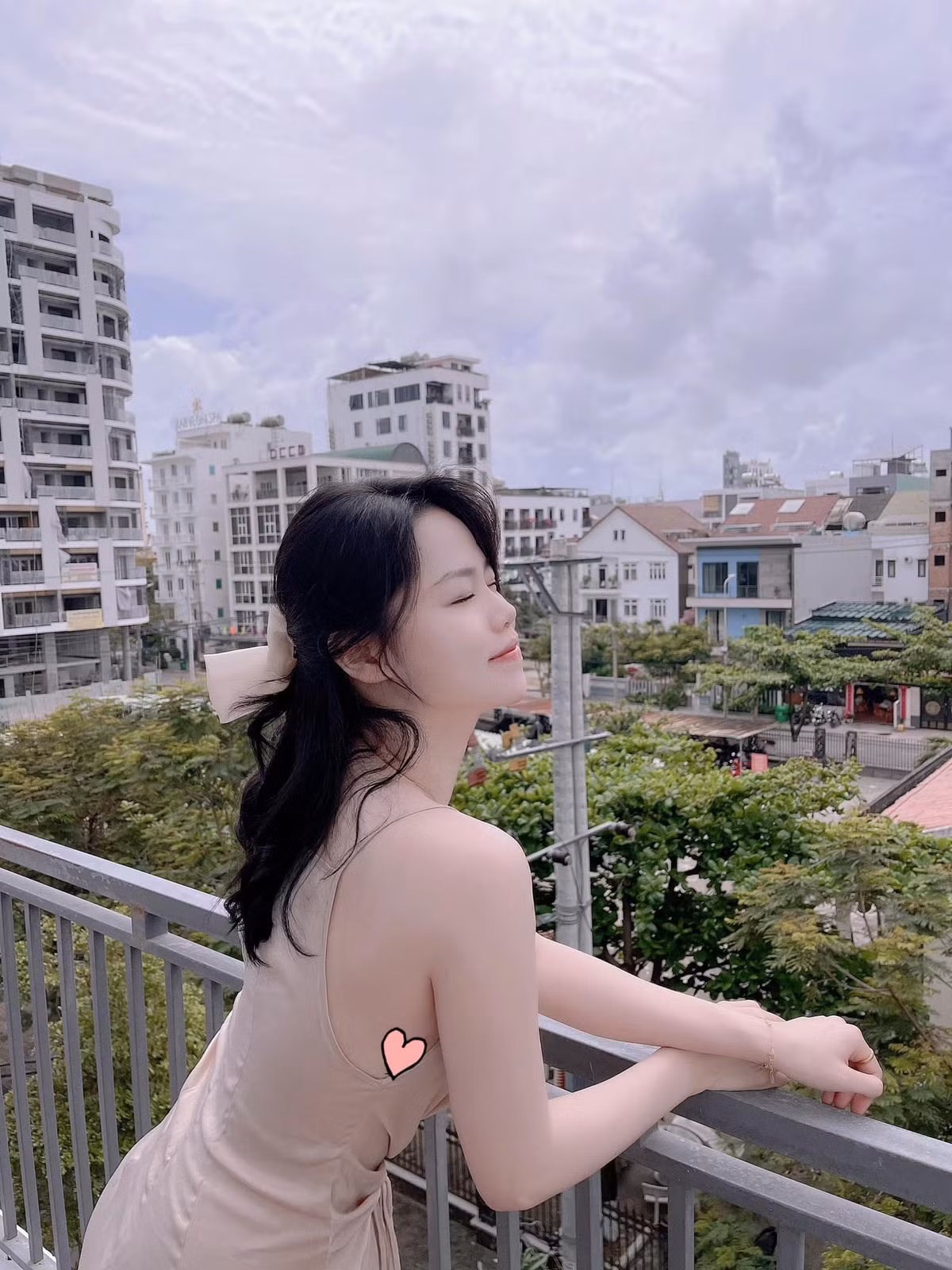 Gác lại những tin đồn tình ái, điều khiến dân mạng chú ý hơn cả là sự “lột xác” ngoại hình của Huỳnh Anh.