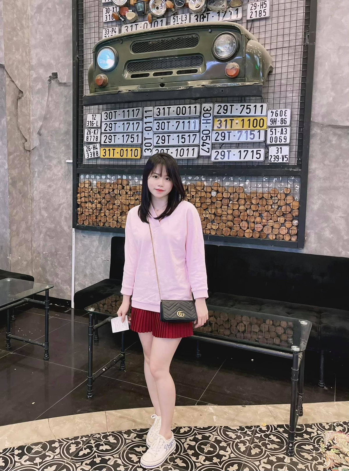 Thay vì theo đuổi phong cách ngây thơ, dễ thương như trước kia, giờ đây Huỳnh Anh sắc sảo và gợi cảm hơn nhiều.