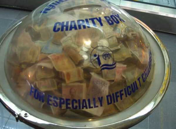 Cụm từ "Difficult children" được hiểu là những đứa trẻ khó tính hoặc khó bảo chứ không phải là dùng chỉ những em nhỏ gặp khó khăn về hoàn cảnh.