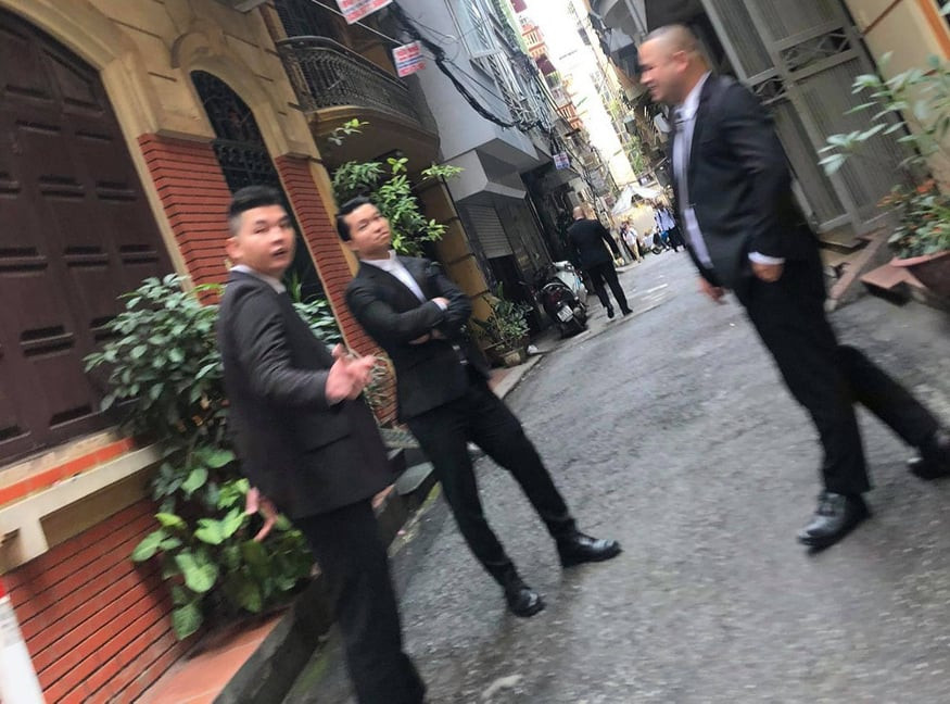 Dàn vệ sĩ có mặt từ sớm để đảm bảo an ninh.