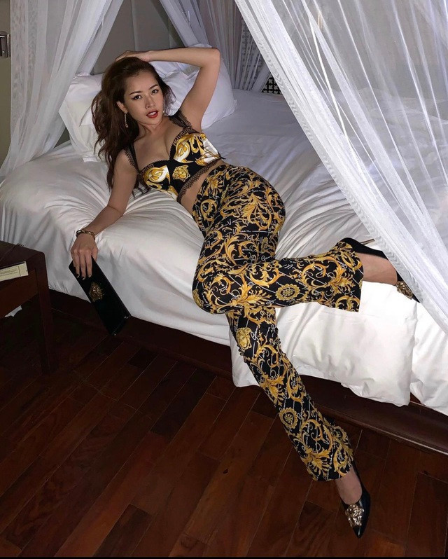 Trên Instagram cô nàng, không khó để thấy Chi Pu thường xuyên khoe những tấm ảnh nóng bỏng với trang phục gợi cảm.