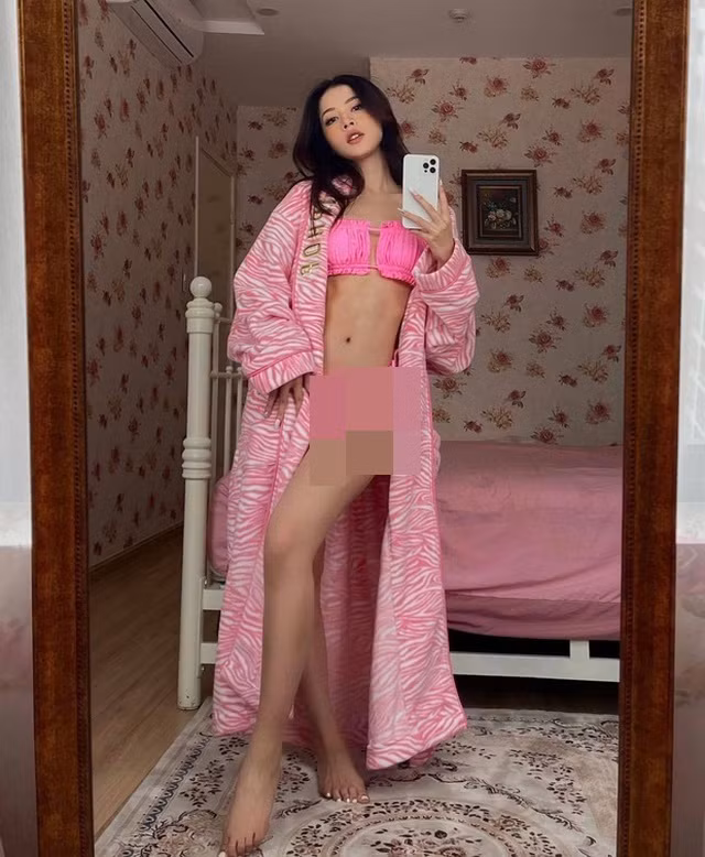 Địa điểm phòng ngủ được Chi Pu dùng để chụp ảnh gợi cảm thường xuyên nhất chính là căn phòng của chính cô tại căn hộ ở TPHCM.