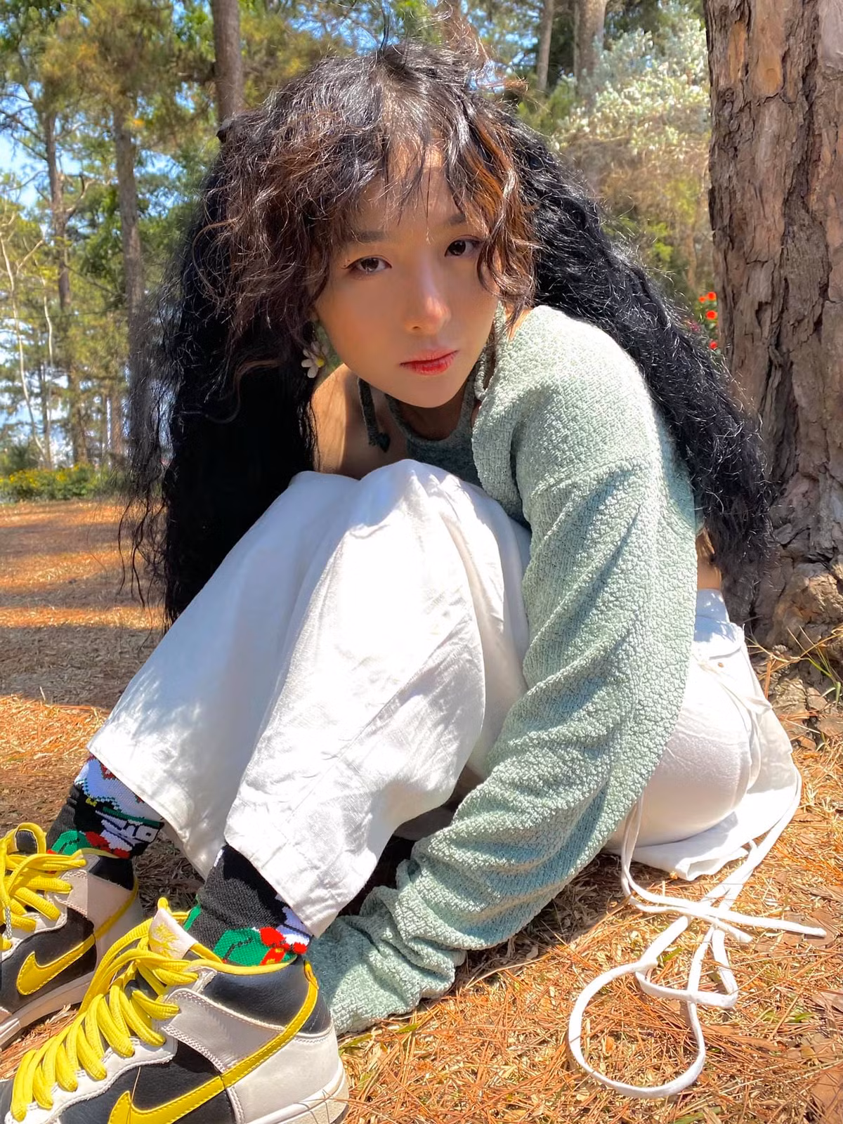 Dù không có chiều cao lý tưởng nhưng hot girl 9X sở hữu gu ăn mặc đa dạng, cùng với đó là gương mặt xinh xắn, đáng yêu.