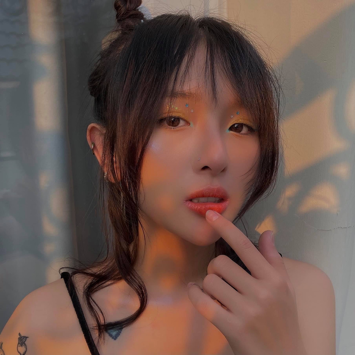 Bên cạnh công việc mẫu ảnh, Lena từng tham gia một vài bộ phim sitcom như 5S Online, Biệt Đội Bitu mùa 2... Nhưng ghi dấu ấn nhất là vai "bé Ánh" ở Về Nhà Đi Con phần ngoại truyện.