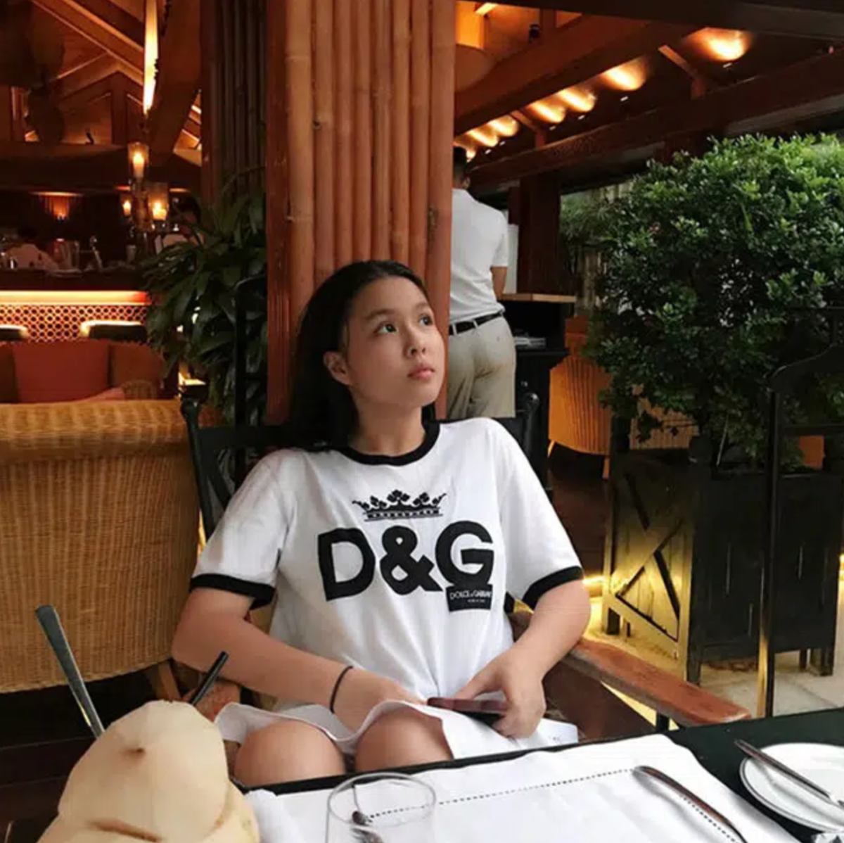 Doanh nhân Phượng Chanel đã là bà mẹ 3 con gồm hai cô con gái với chồng cũ và một bé gái 8 tháng tuổi - con chung với diễn viên kiêm ca sĩ Quách Ngọc Ngoan.