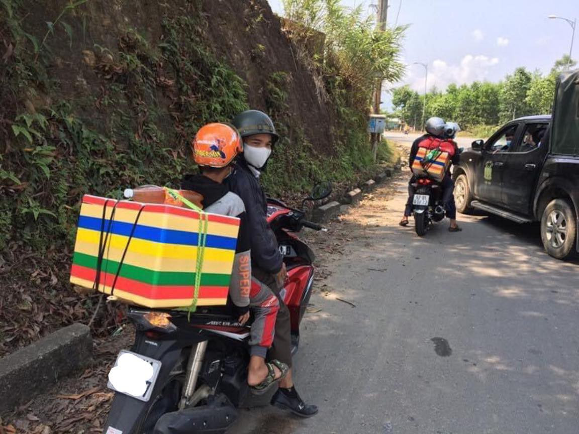 Chứng kiến những hình ảnh này, nhìn người ngán ngẩm lắc đầu, ngày càng không có ấn tượng tốt đẹp đối với "phượt thủ".