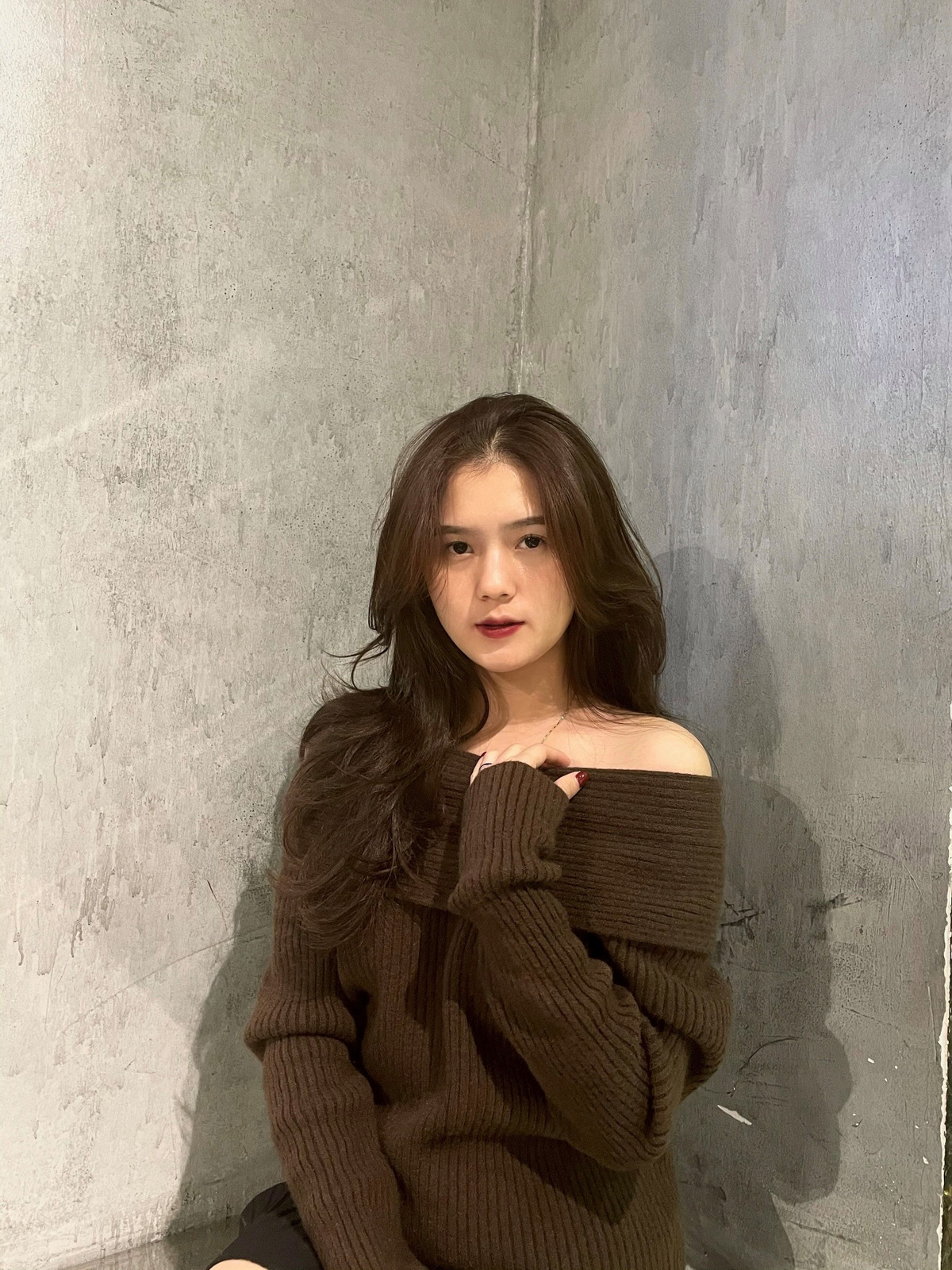 Với nhan sắc nổi bật, cô nàng từng được mời làm mẫu ảnh, quảng cáo sản phẩm làm đẹp. Thậm chí cô còn thử sức với kinh doanh online.