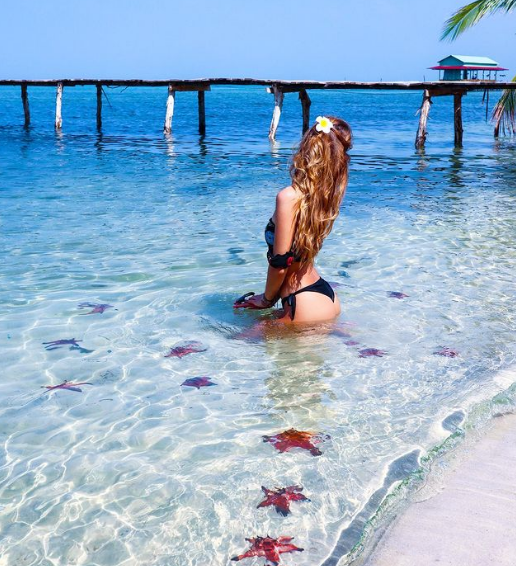 Việc quan trọng nhất chính là du khách đừng nhấc những con sao biển ra khỏi mặt nước, và chính bản thân chúng ta hãy đi lại gần chúng và ngồi xuống nước biển để "sống ảo".