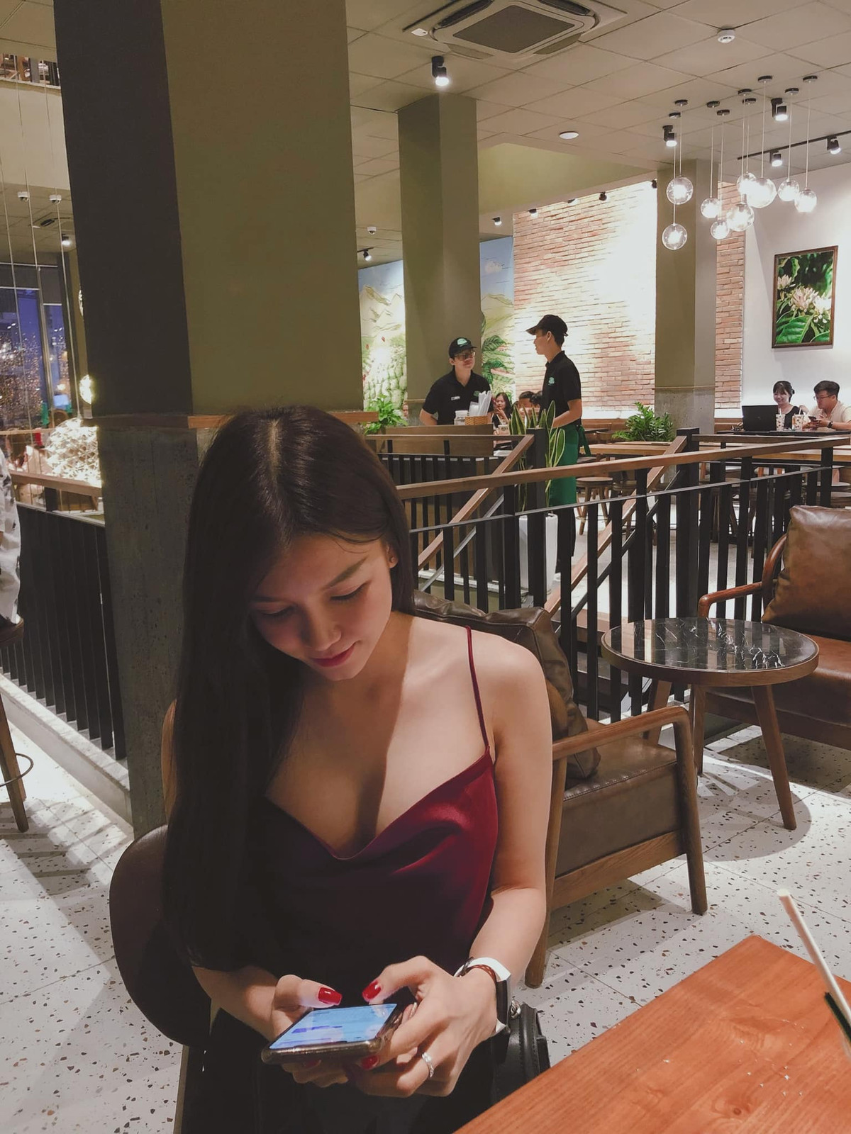 Kể từ khi hẹn hò Lâm Tây, Yến Xuân vụt sáng trở thành một trong những cái tên được chú ý nhất nhì trên MXH.