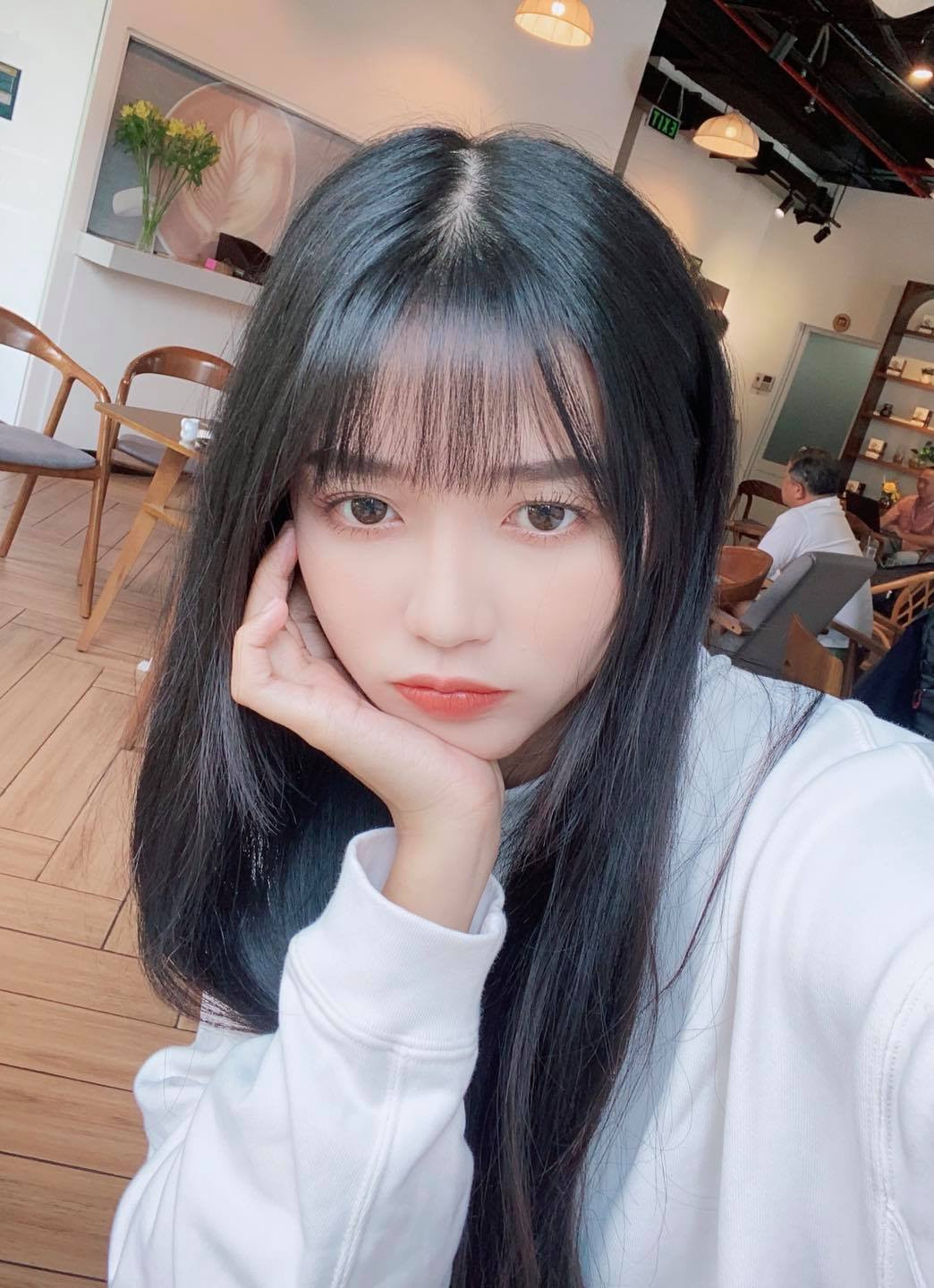 Nhan sắc của nữ streamer "tân binh" này được nhiều người đánh giá là xinh đẹp như nữ thần thế hệ mới.