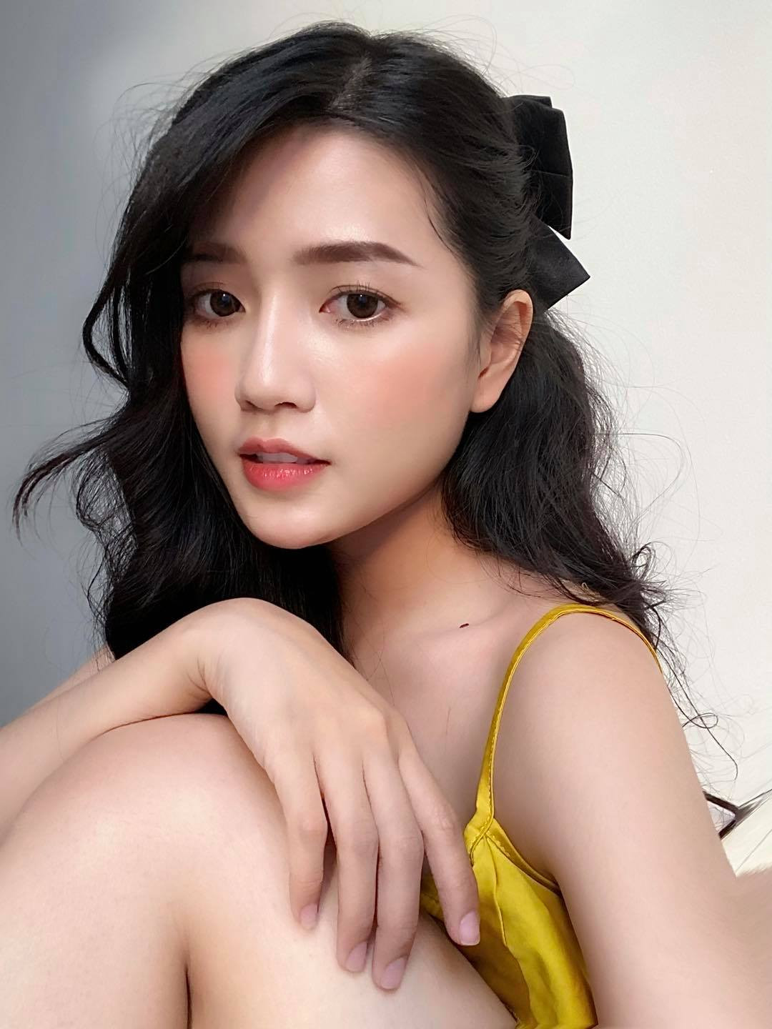 Xuất thân là một diễn viên trẻ của kênh Youtube FapTV, An Vy nhanh chóng thu hút mọi người nhờ ngoại hình sáng, gương mặt xinh đẹp, hồn nhiên và vô cùng ngọt ngào.