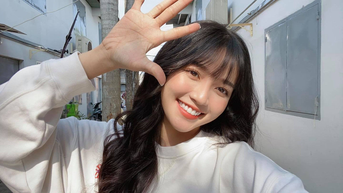 Giờ hot girl này trở nên trưởng thành, có những suy nghĩ thoáng, rộng mở và nhìn nhận mọi việc theo hướng tích cực để hoàn thiện mình hơn.