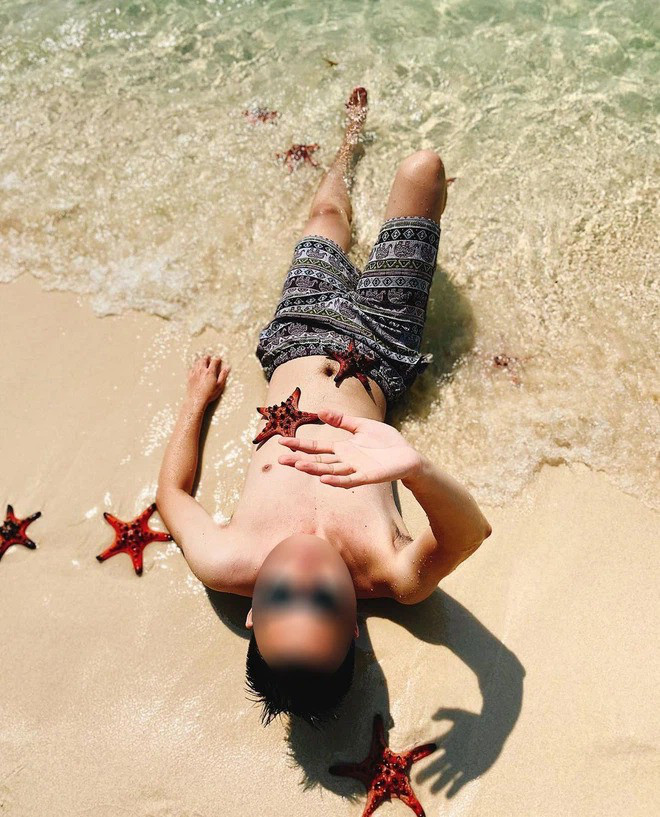 Vụ việc gây bức xúc nhất gần đây là loạt hành vi chụp ảnh với sao biển của nhiều bạn trẻ khi đến Rạch Vẹm, Phú Quốc.