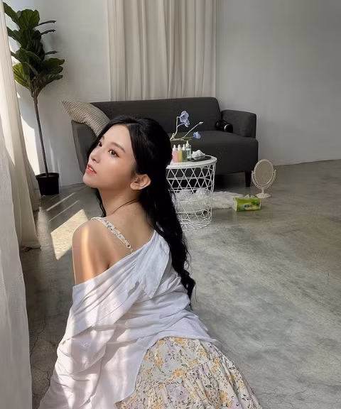 Hot girl sinh năm 1996 từng có một thời gian khá dài sinh sống và làm việc ở Hàn Quốc trước đó.