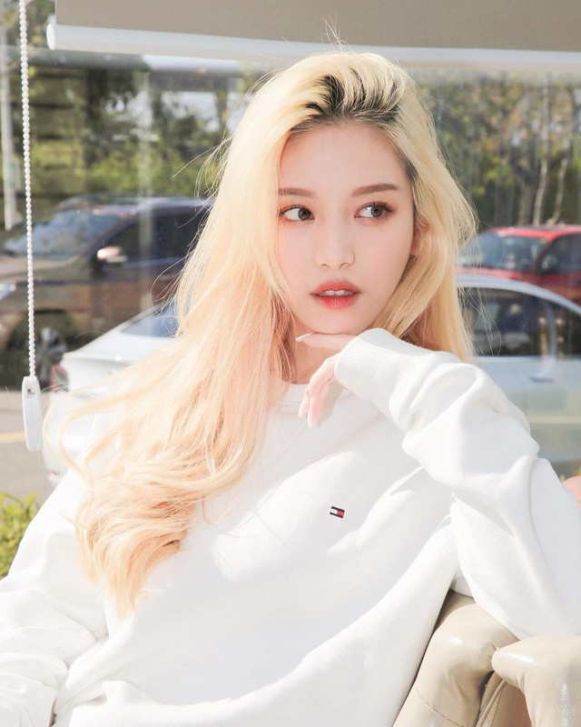 Vóc dáng "hạt tiêu" nhưng nhờ cách phối đồ đa dạng, cô nàng luôn được khen ngợi là "chất".