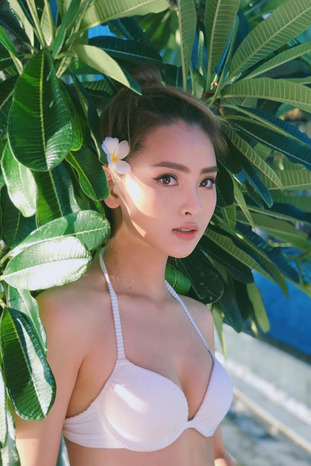 Huyền Trang sở hữu nhan sắc xinh đẹp, lối dẫn dắt duyên dáng và còn có giọng hát vô cùng ngọt ngào.