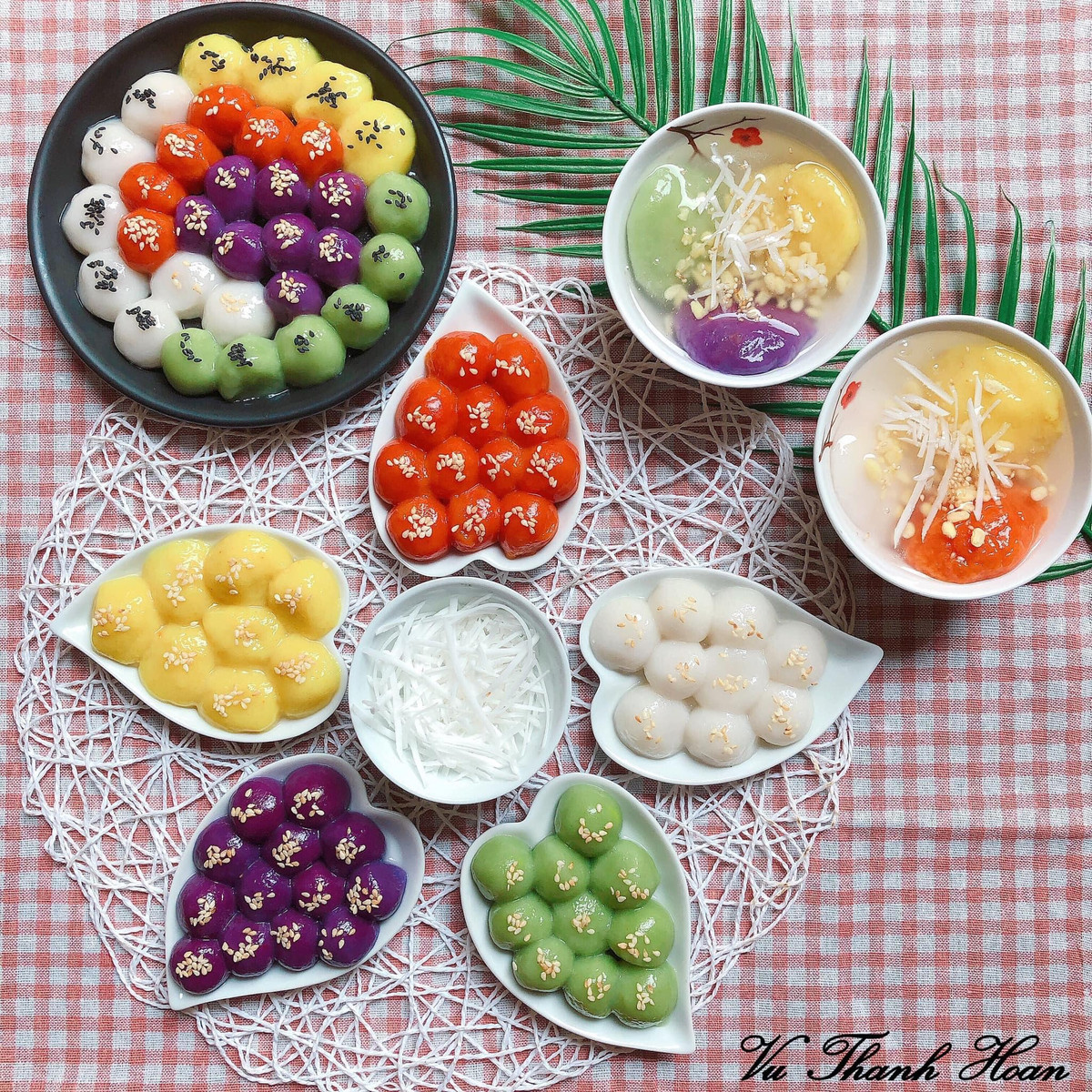 Cứ dạo một vòng Facebook là thấy các chị em rần rần khoe “chiến lợi phẩm” là những đĩa bánh trôi bánh chay cực hấp dẫn. Ảnh: Vũ Thanh Hoan
